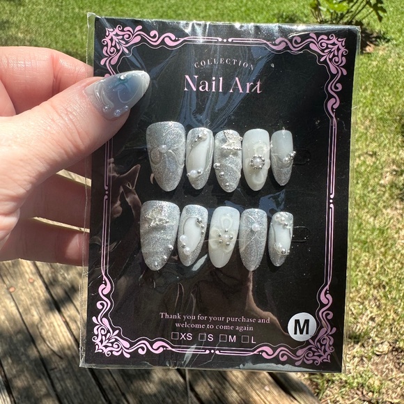 Press on nails - Picture 1 of 1